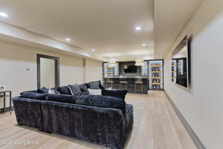 Listing Image 59