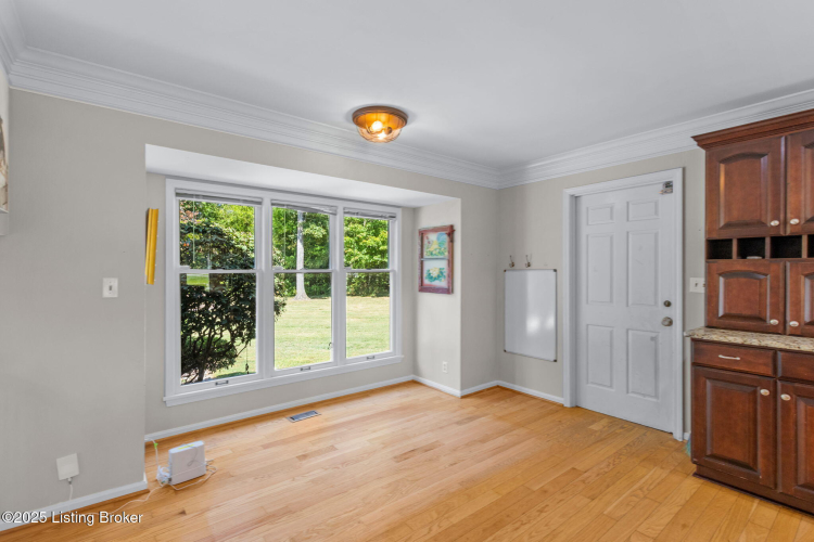 Listing Image 16