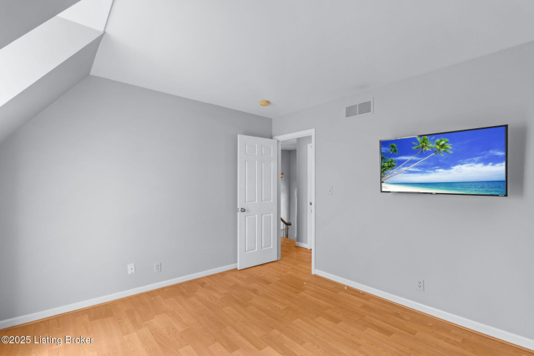 Listing Image 37