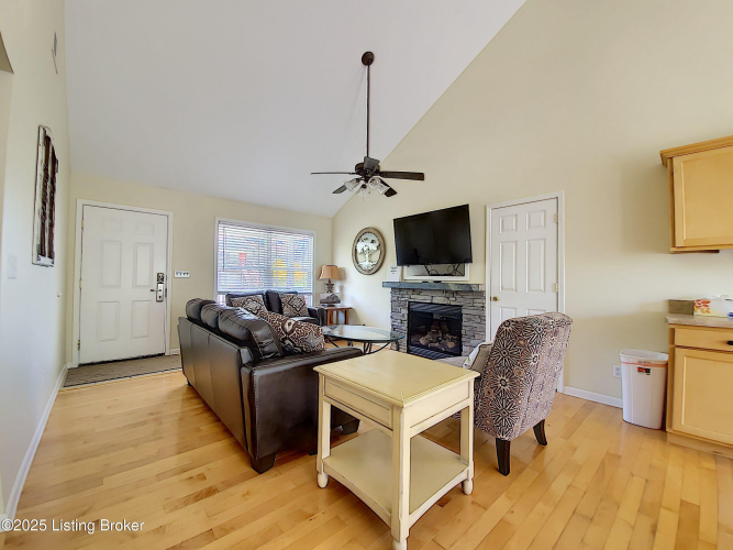 Listing Image 19
