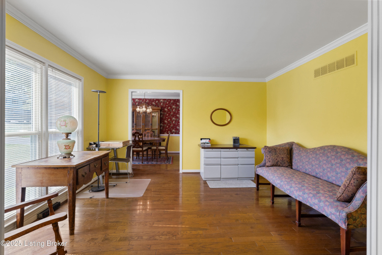Listing Image 6