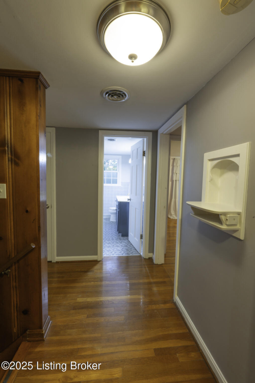 Listing Image 32