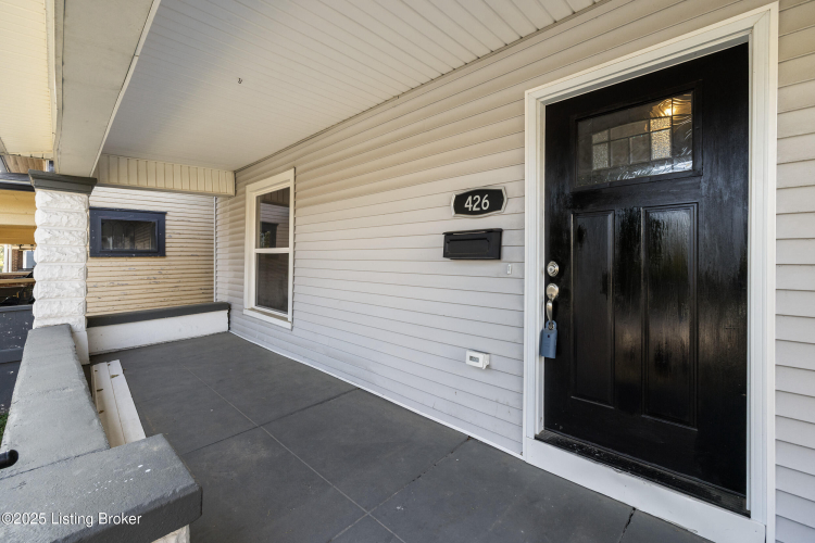 Listing Image 4