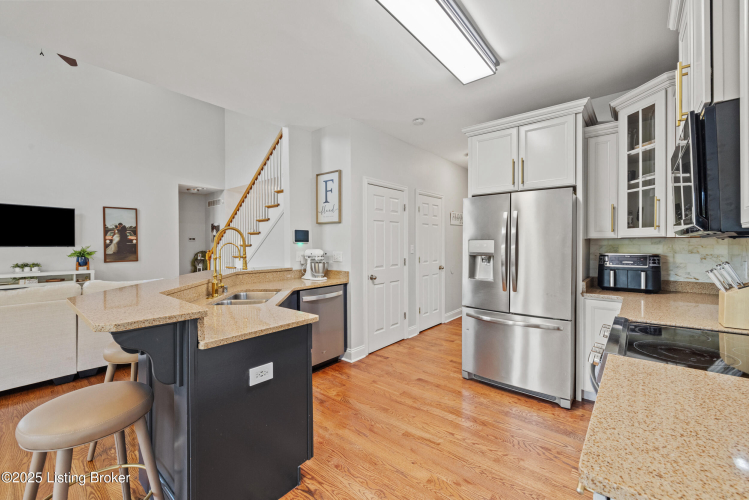 Listing Image 15