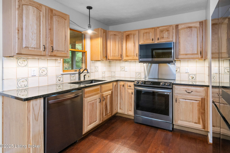 Listing Image 19