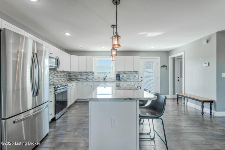 Listing Image 11