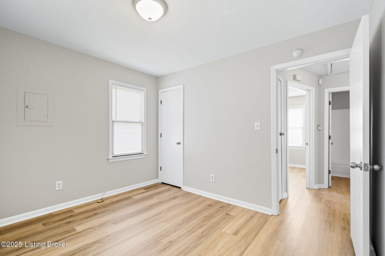 Listing Image 20