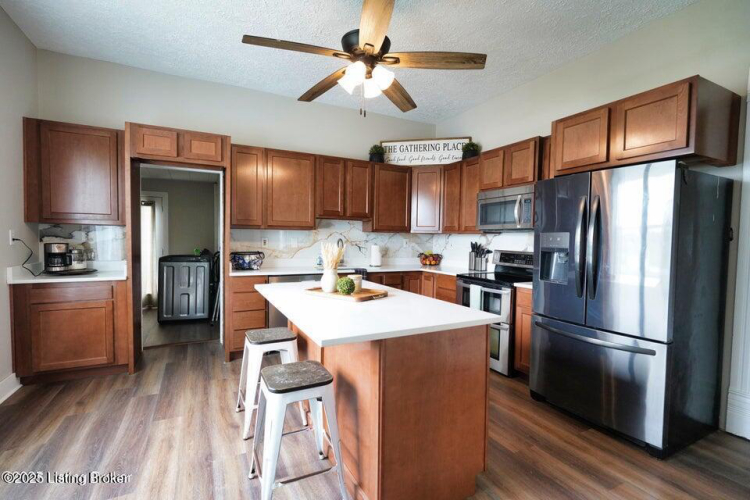 Listing Image 4