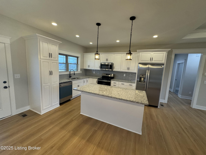 Listing Image 10