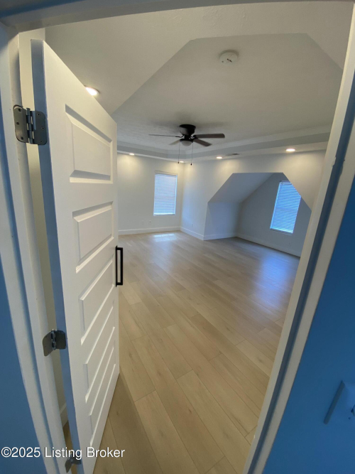 Listing Image 24