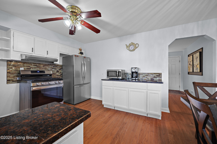 Listing Image 10