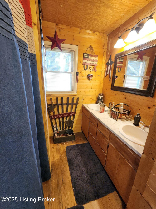 Listing Image 17