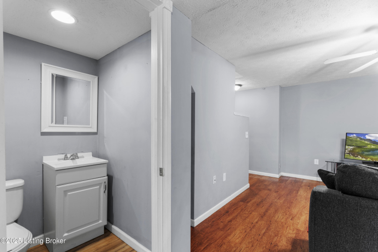 Listing Image 37
