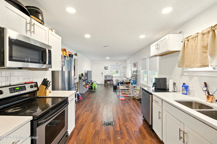 Listing Image 11