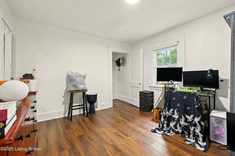 Listing Image 17