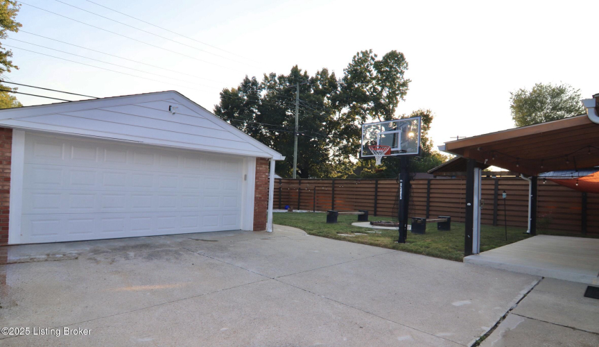 Listing Image 28