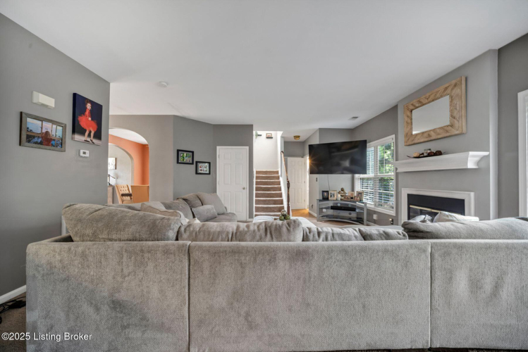 Listing Image 12
