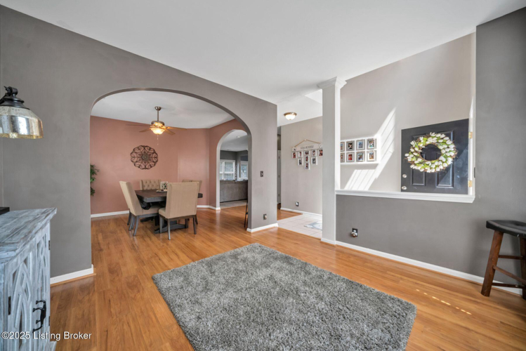 Listing Image 4