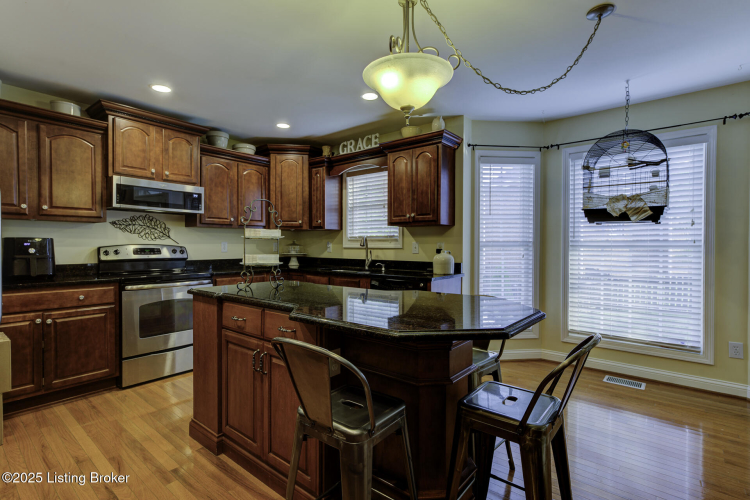 Listing Image 10