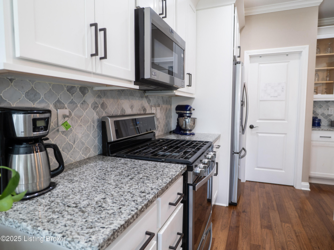 Listing Image 14