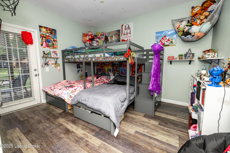 Listing Image 10