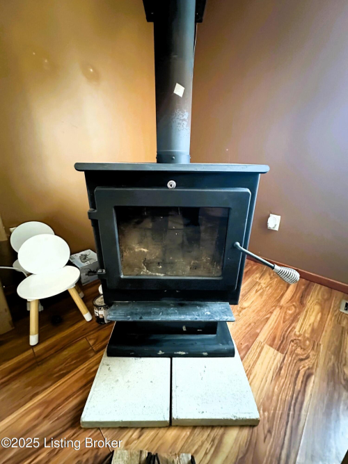 Listing Image 10