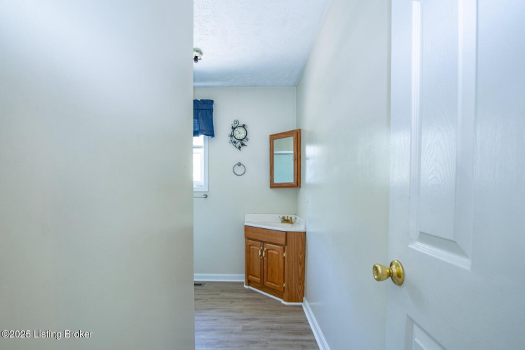 Listing Image 27