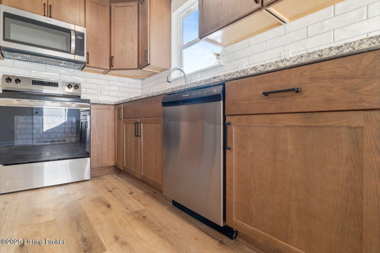Listing Image 16