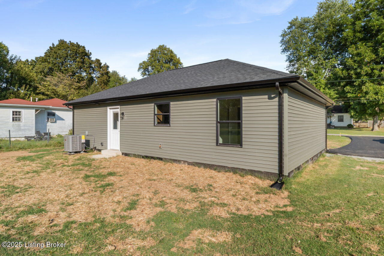 Listing Image 32