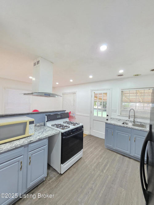 Listing Image 20