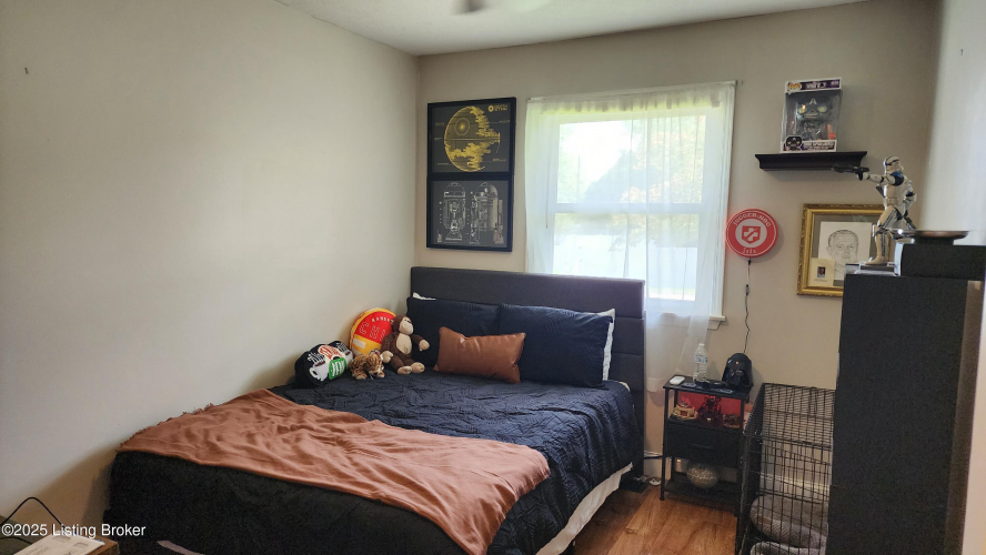 Listing Image 12