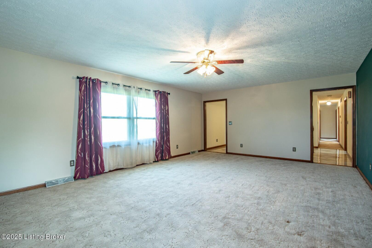 Listing Image 28