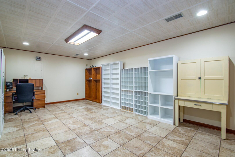 Listing Image 73