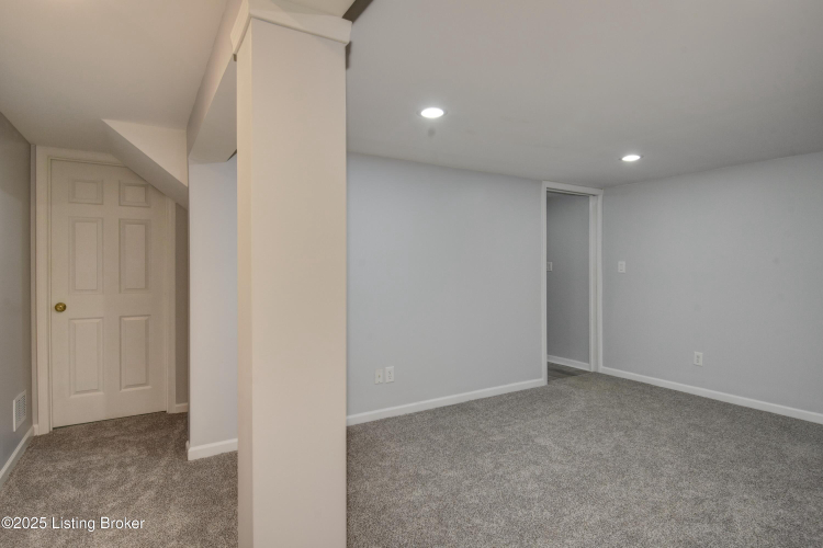 Listing Image 46