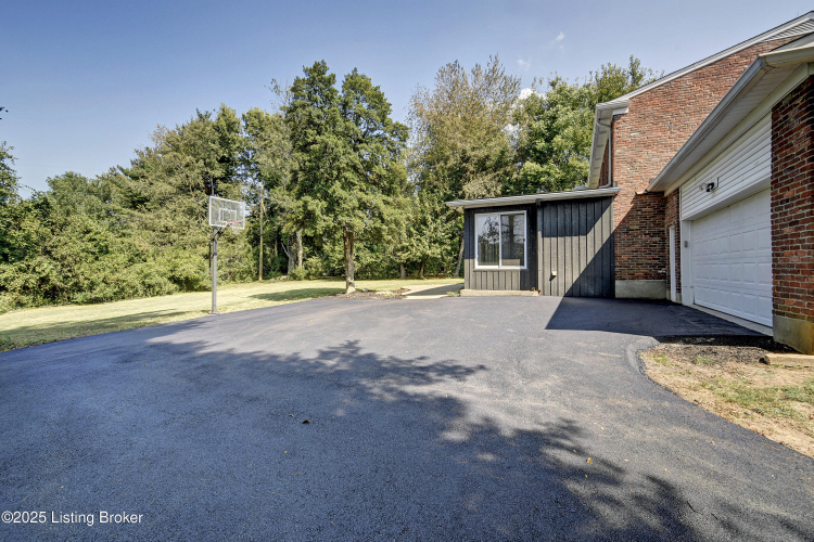 Listing Image 58