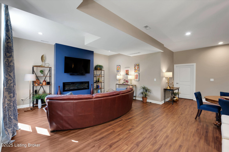 Listing Image 54
