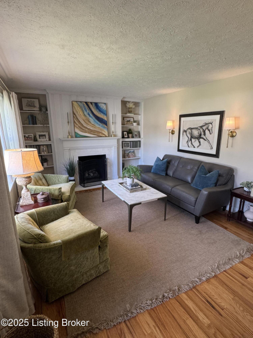 Listing Image 4