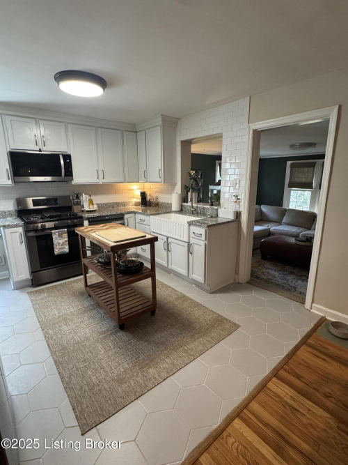 Listing Image 7