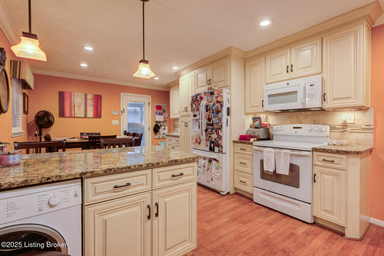 Listing Image 7