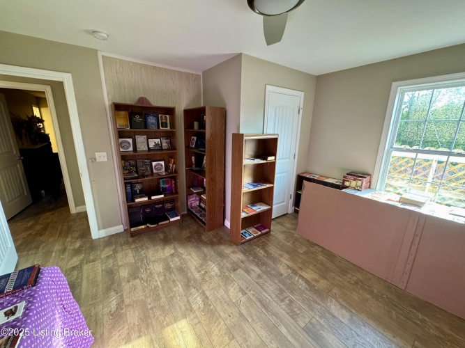 Listing Image 21