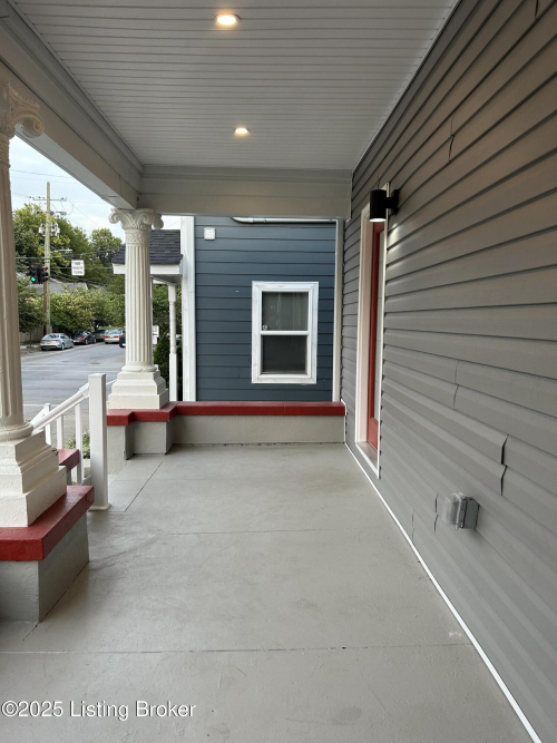 Listing Image 4