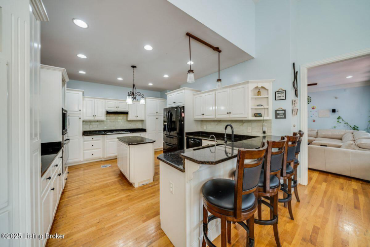 Listing Image 19
