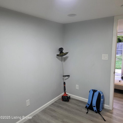 Listing Image 7