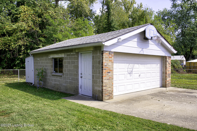 Listing Image 12