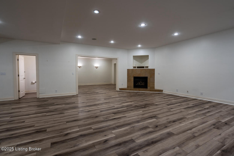 Listing Image 76