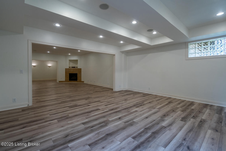 Listing Image 82
