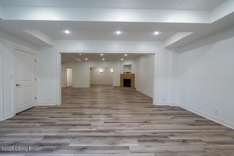 Listing Image 83