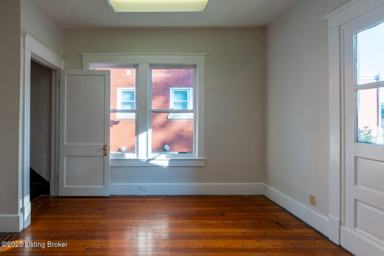 Listing Image 18