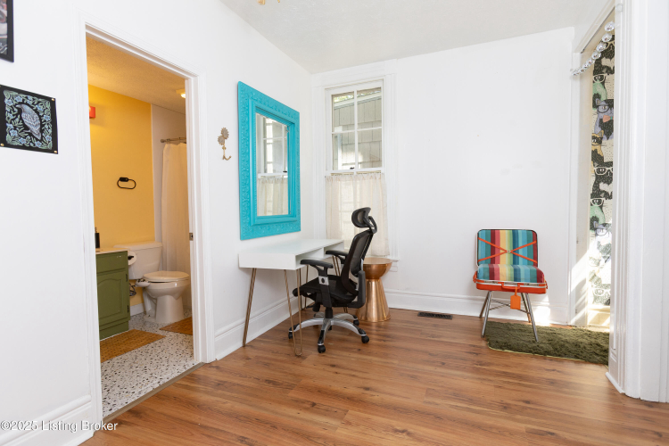 Listing Image 11