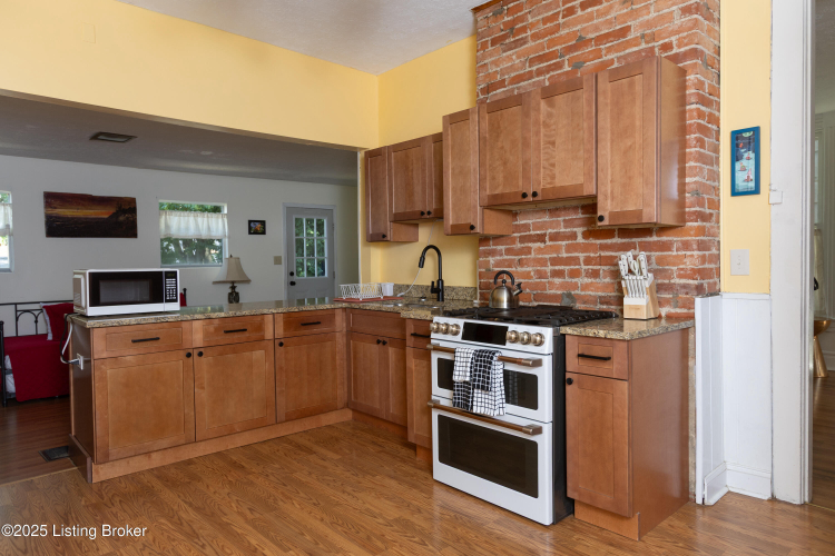 Listing Image 4